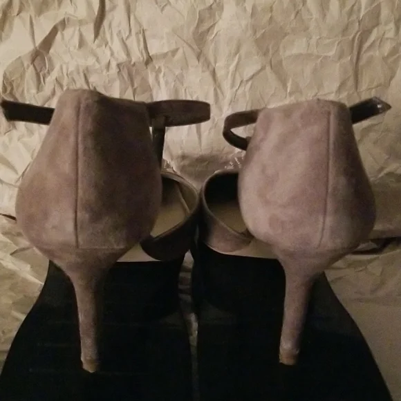 ☆☆Final Price☆☆ BCBGeneration Gray Suede Ankle Strap Heels Size 10M - Picture 4 of 10